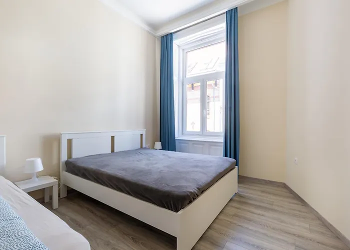 R62A Rottenbiller Apartment